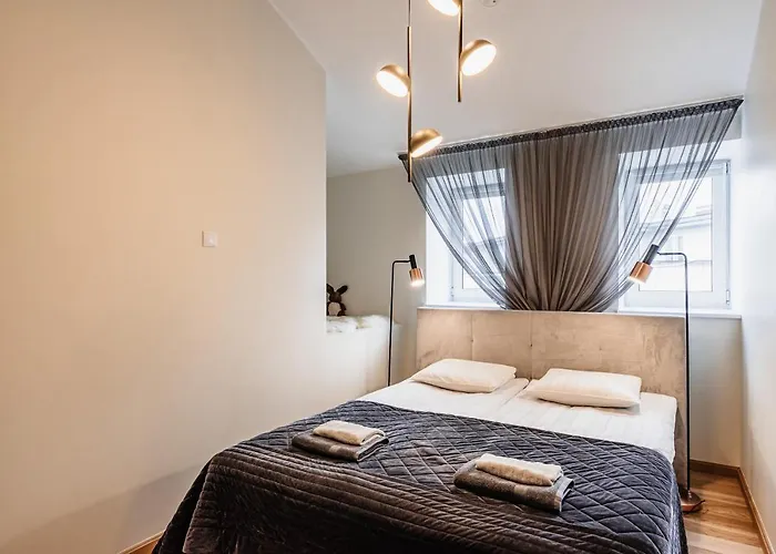 Airhome - Palm Tree Penthouse *