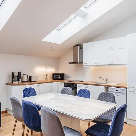 Airhome - Palm Tree Penthouse Apartment